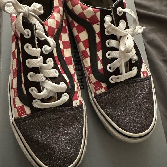 Customized Vans - Picture 2 of 2